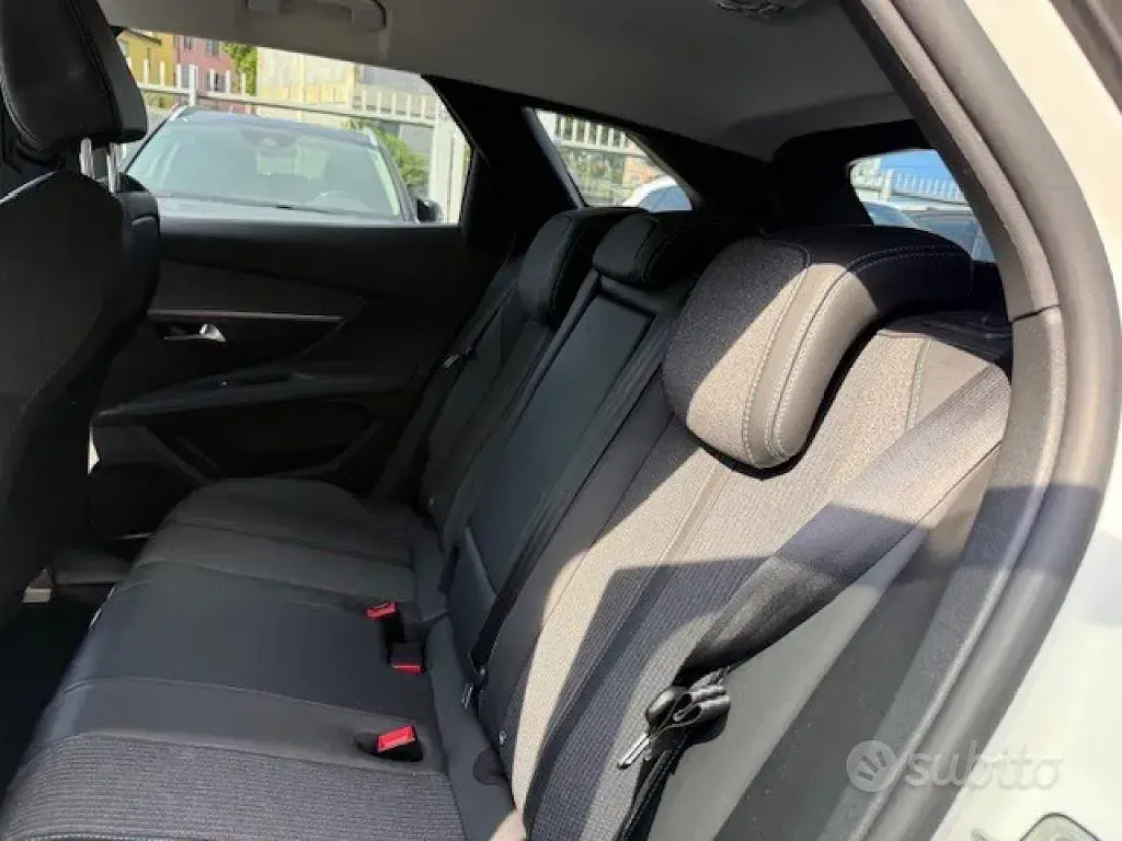 Usata Peugeot 3008 Allure 131 CV (96 kW) 2022 Bianco SUV