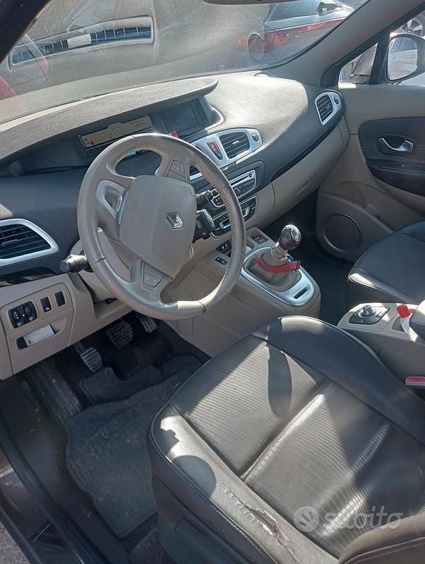Usata Renault Scénic III 110 CV (80 kW) 2009 Marrone Monovolume