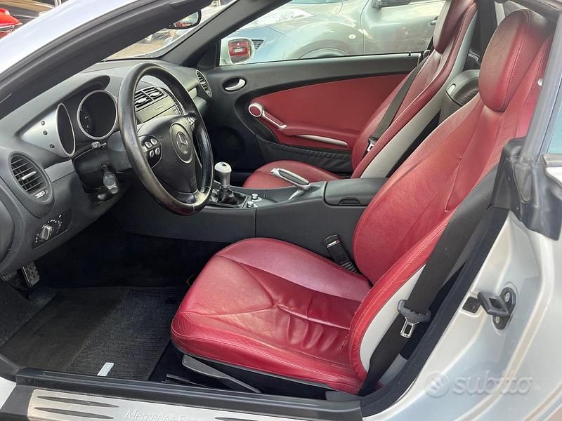 Argento Usata 2006 Mercedes SLK200 Cabrio | 9500 € (Ottimo prezzo) - Immagine 1/4