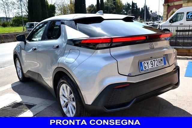 Usata Toyota C-HR 140 CV (102 kW) 2025 Argento SUV