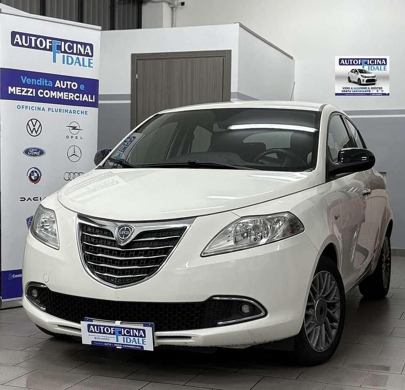 Usata Lancia Ypsilon Gold 95 CV (69 kW) 2012 Bianco Utilitaria