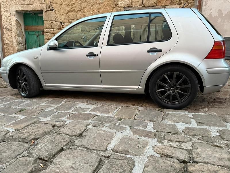 Usata VW Golf IV 101 CV (74 kW) 2003 Grigio Berlina