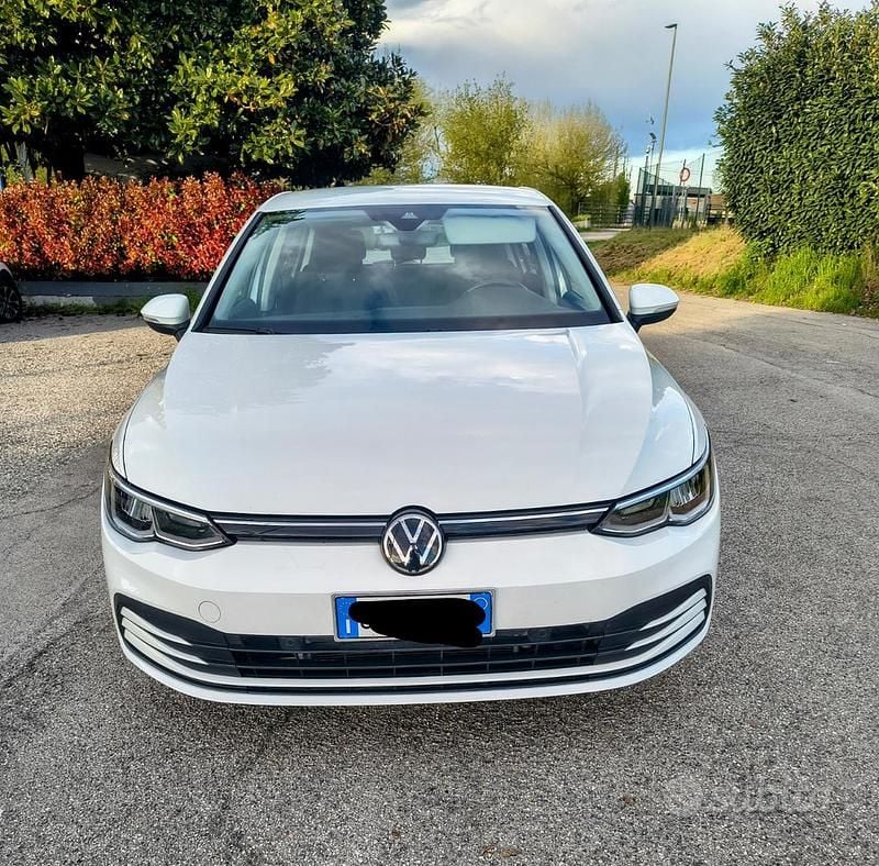 Usata VW Golf VIII Life 130 CV (95 kW) 2022 Bianco Berlina