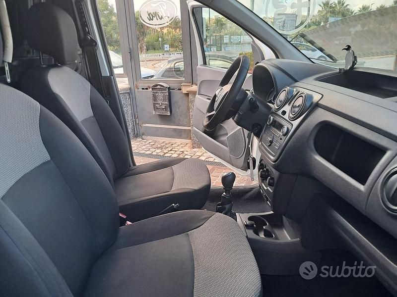 Gebraucht Dacia Dokker 95 PS (69 kW) 2019 Weiß Van / Kleinbus