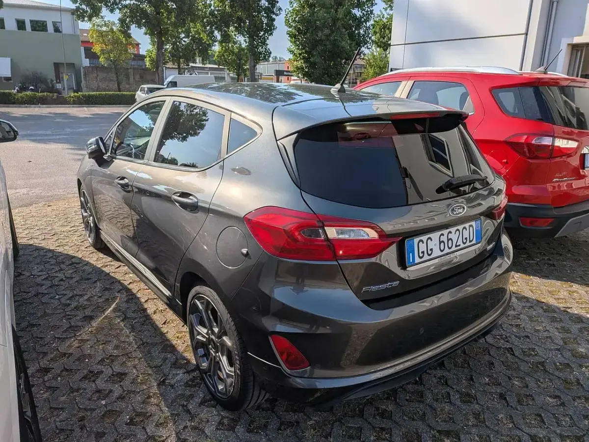 Usata Ford Fiesta ST-Line 125 CV (91 kW) 2021 Grigio Utilitaria