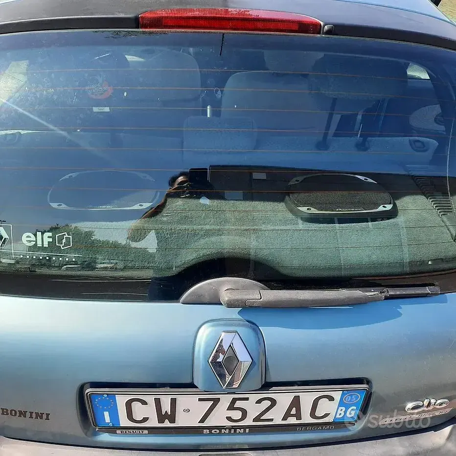 Usata Renault Clio II 58 CV (42 kW) 2005 Verde Berlina