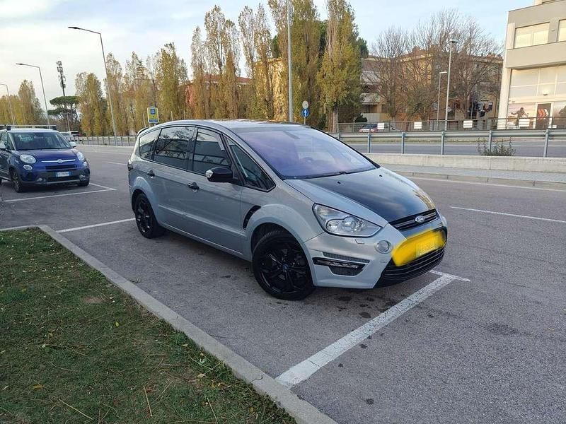 Usata Ford S-MAX Titanium 129 CV (94 kW) 2010 Argento Monovolume
