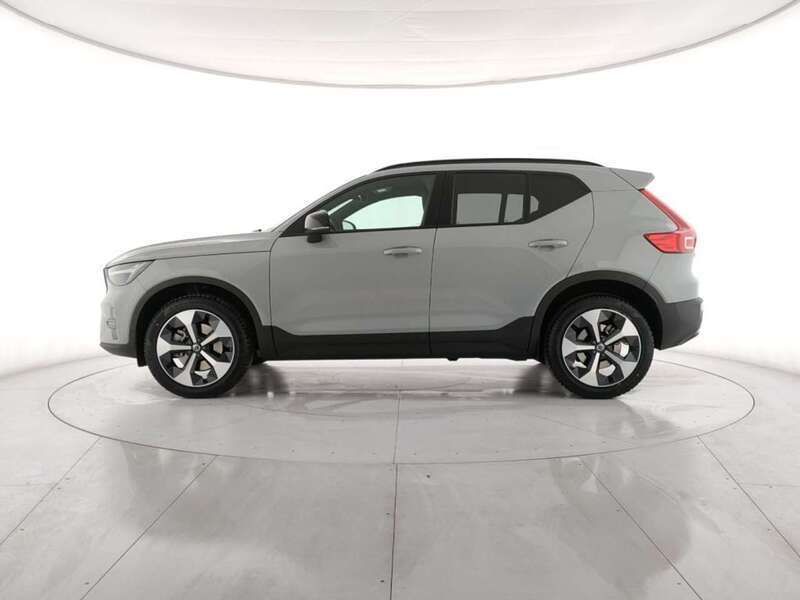 Nuova Volvo XC40 Plus 198 CV (145 kW) 2025 Vapour grey SUV