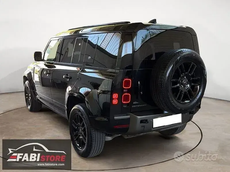 Usata Land Rover Defender SE 200 CV (147 kW) 2023 Nero SUV