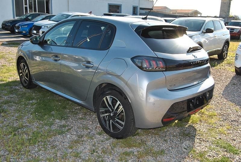 Usata Peugeot 208 Allure 74 CV (54 kW) 2024 Grigio Utilitaria