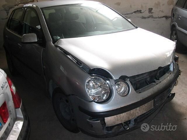 Usata VW Polo Comfortline 75 CV (55 kW) 2003 Grigio Berlina