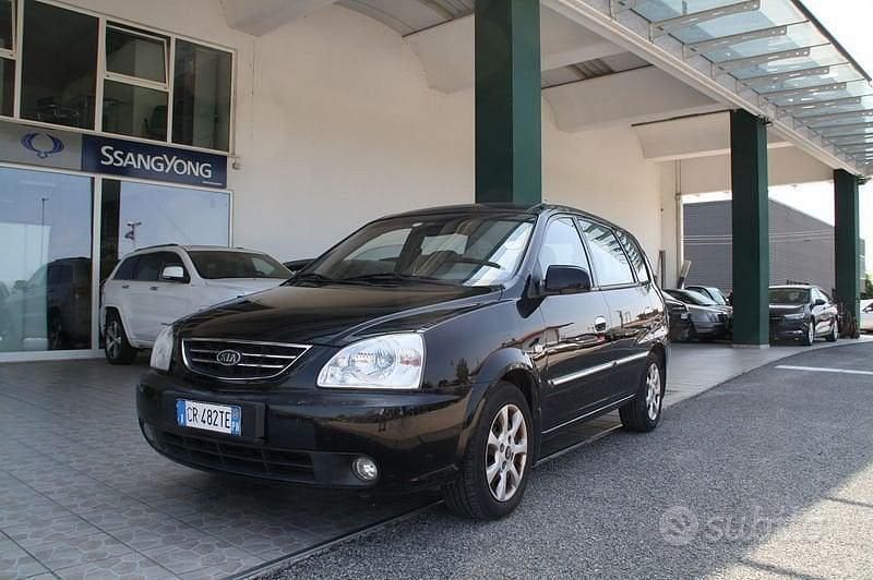 Usata Kia Carens LX 112 CV (82 kW) 2004 Nero Monovolume