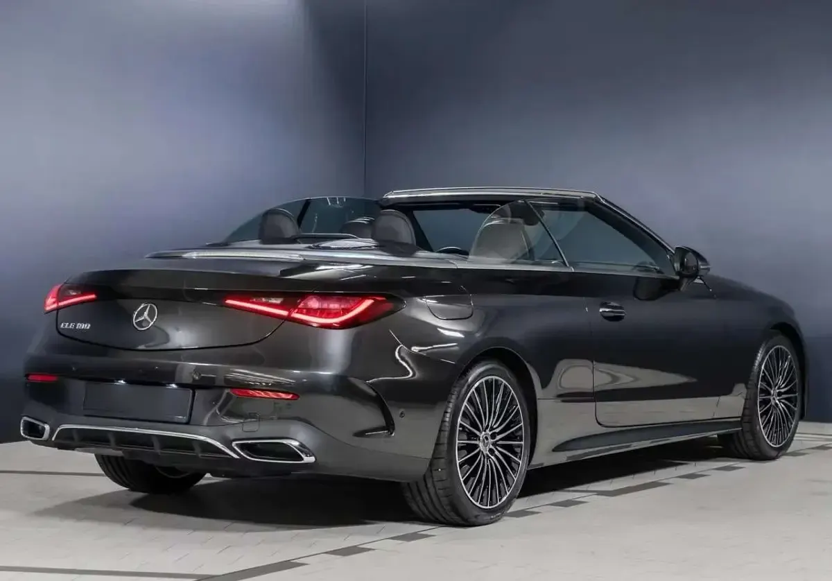 Usata Mercedes CLE180 Advanced Plus 170 CV (125 kW) 2025 Graphit gray Cabrio