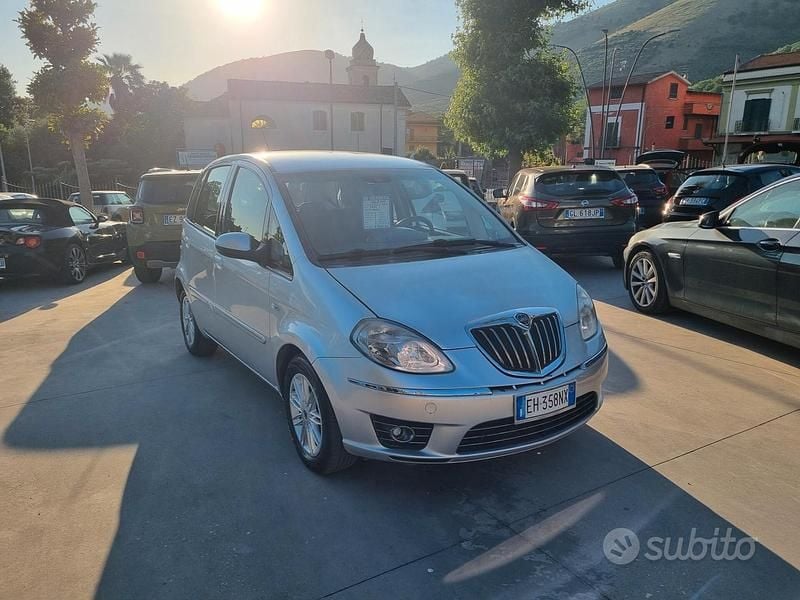 Usata Lancia Musa Gold 95 CV (69 kW) 2011 Grigio Monovolume
