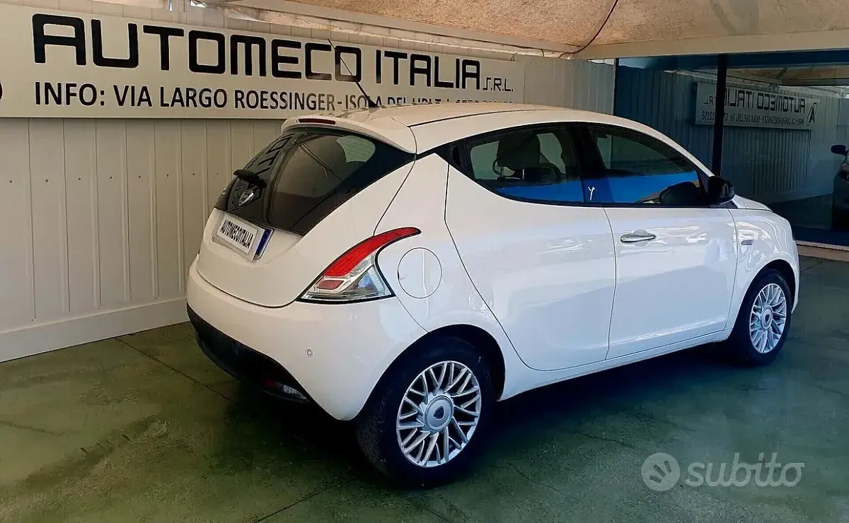 Usata Lancia Ypsilon 69 CV (50 kW) 2015 Bianco Utilitaria
