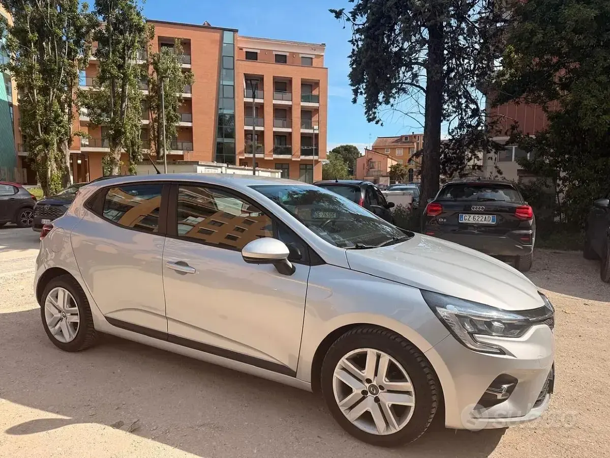 Usata Renault Clio V Techno 91 CV (66 kW) 2022 Grigio Berlina