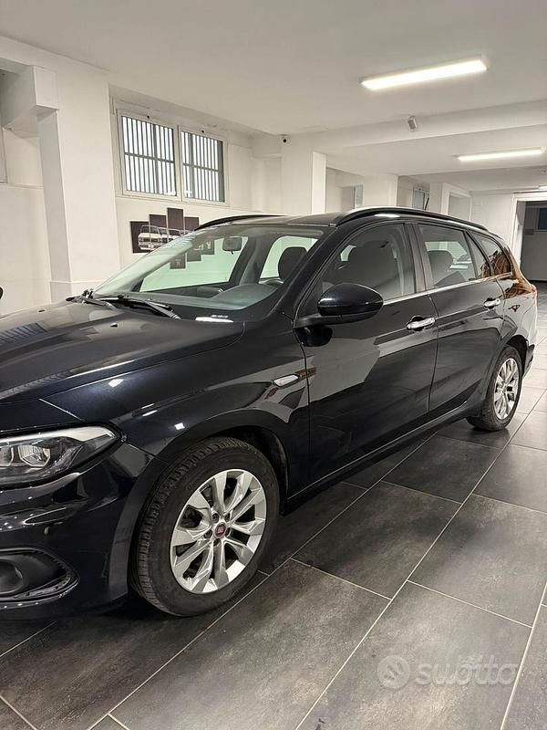 Usata Fiat Tipo Business 120 CV (88 kW) 2020 Nero Station wagon