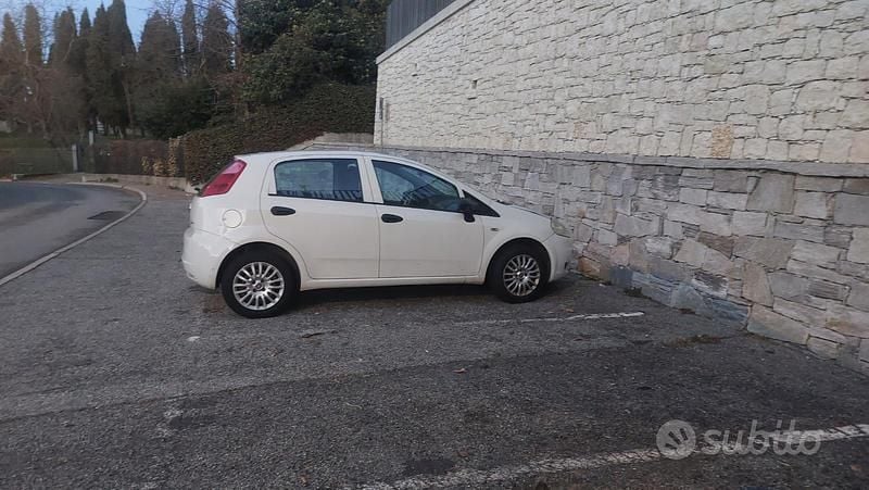 Usata Fiat Grande Punto 65 CV (47 kW) 2011 Bianco Utilitaria