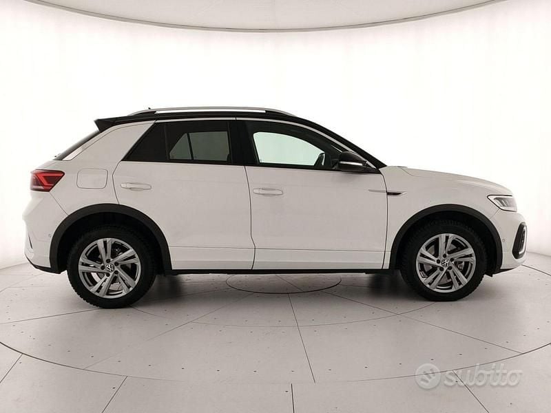 Usata VW T-Roc R-line 150 CV (110 kW) 2023 Pure white nero SUV