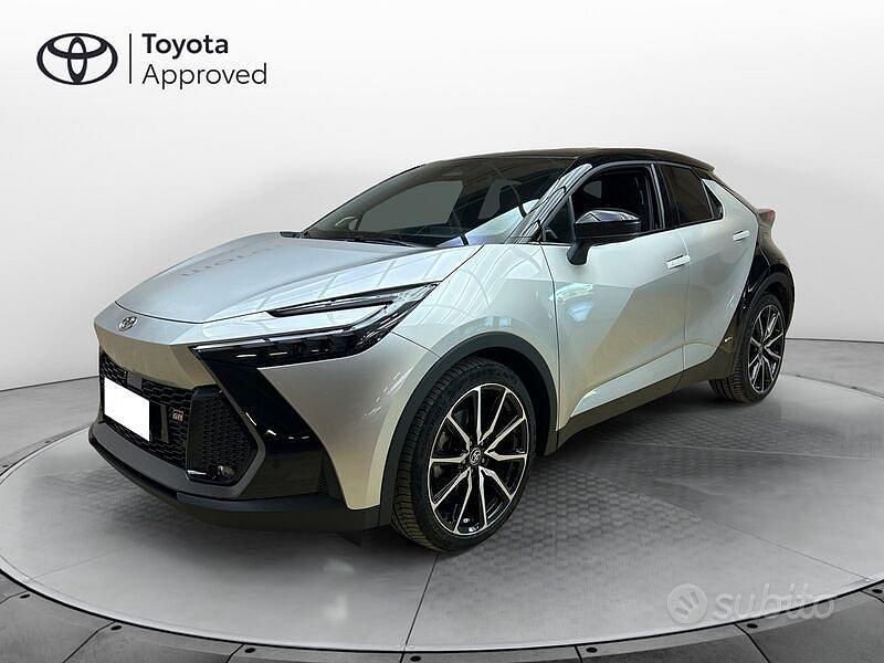 Grigio Usata 2024 Toyota C-HR Sport SUV | 37.990 € (Molto cara) - Immagine 1/4