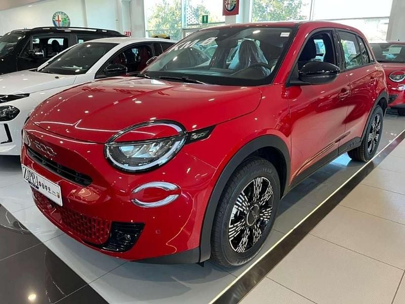 Rosso Nuova 2025 Fiat 600 Icon Tre volumi | 23.900 € - Immagine 1/4
