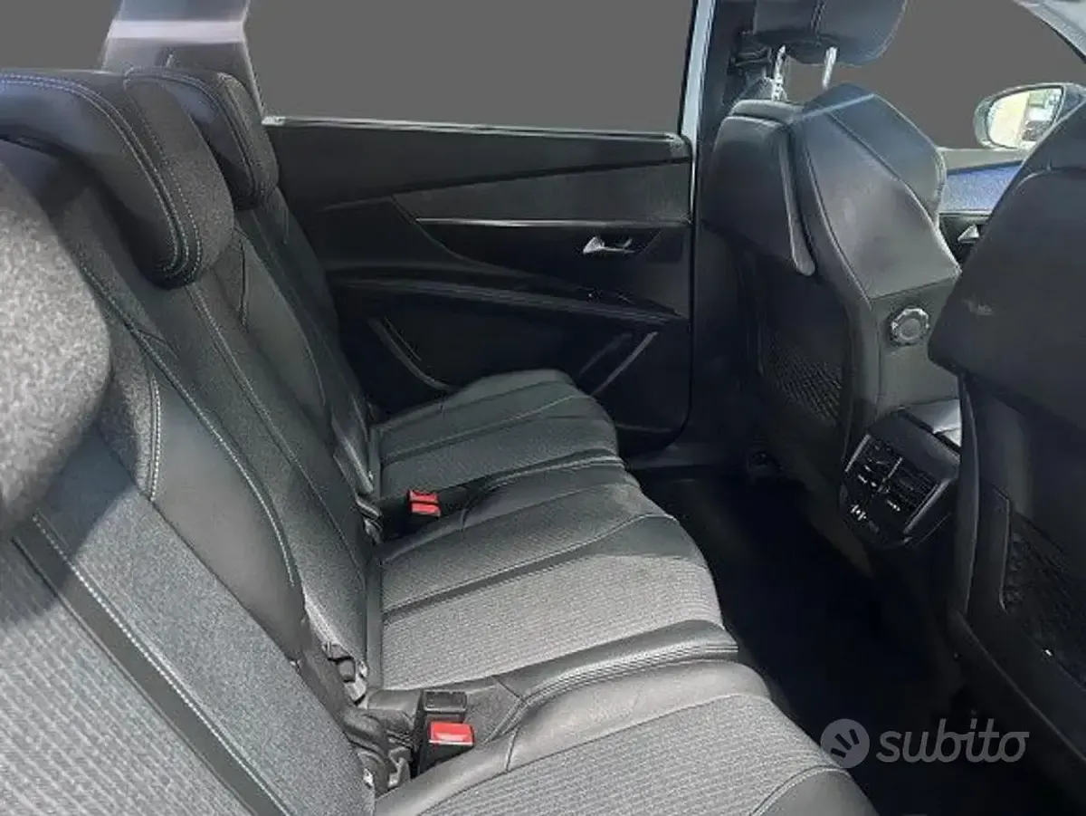 Usata Peugeot 5008 Allure 131 CV (96 kW) 2022 Bianco SUV