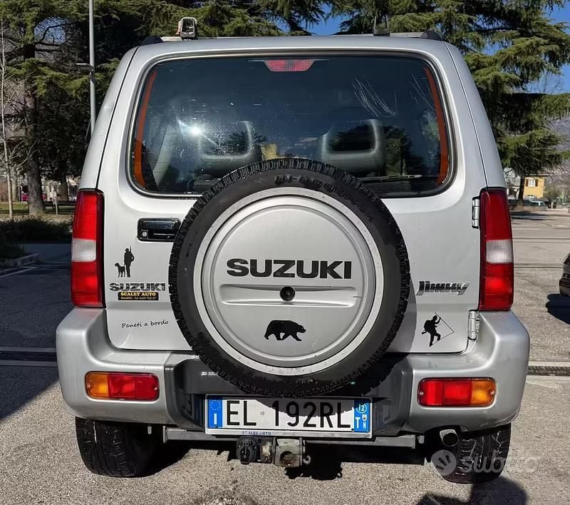Usata Suzuki Jimny 86 CV (63 kW) 2012 Grigio SUV