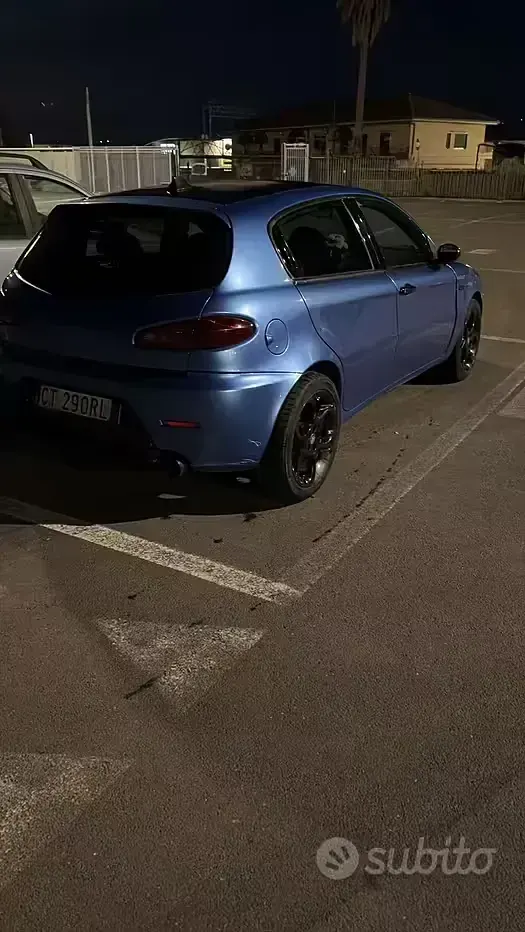 Usata Alfa Romeo 147 140 CV (102 kW) 2004 Bluazzurro Utilitaria