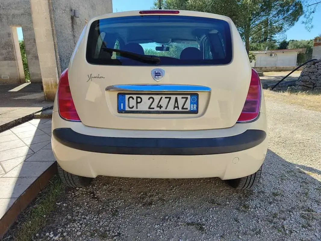 Usata Lancia Ypsilon 60 CV (44 kW) 2004 Utilitaria