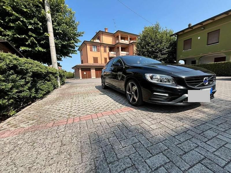 Usata Volvo V60 R-Design Kinetic 136 CV (100 kW) 2015 Station wagon