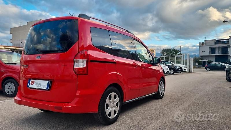 Usata Ford Tourneo Courier Sport 75 CV (55 kW) 2019 Rosso Monovolume