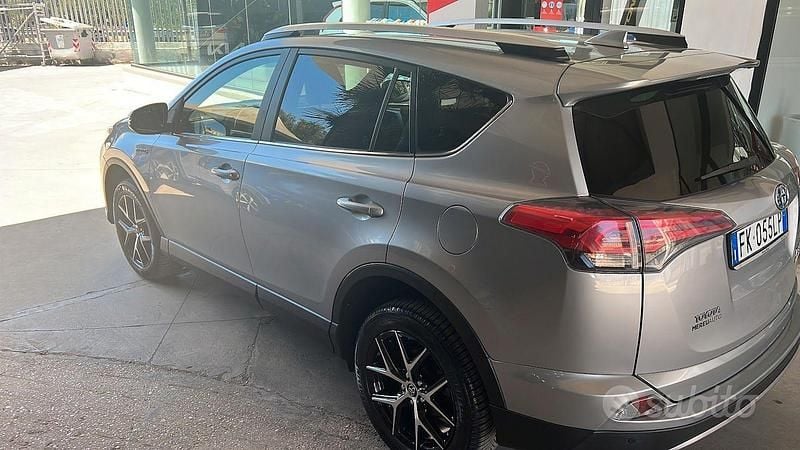 Usata Toyota RAV4 2017 Grigio SUV