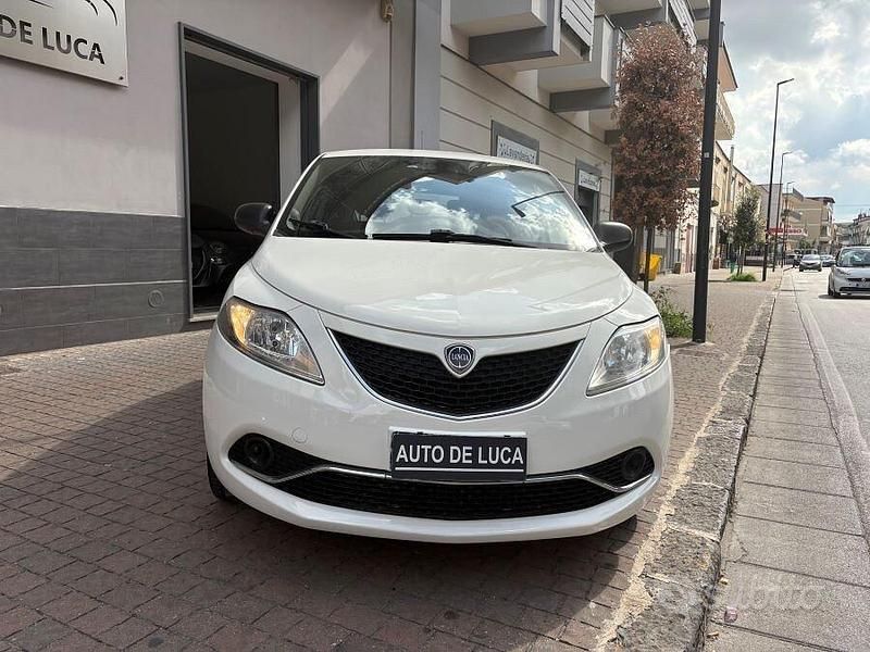 Usata Lancia Ypsilon 70 CV (51 kW) 2017 Bianco Utilitaria