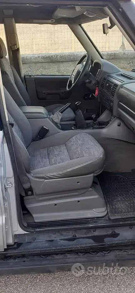 Usata Land Rover Discovery 138 CV (101 kW) 2001 Grigio SUV