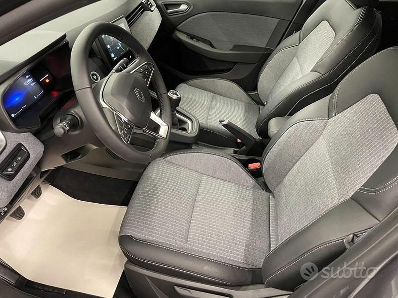 Nuova Renault Clio V Techno 100 CV (73 kW) 2025 Grigio Berlina