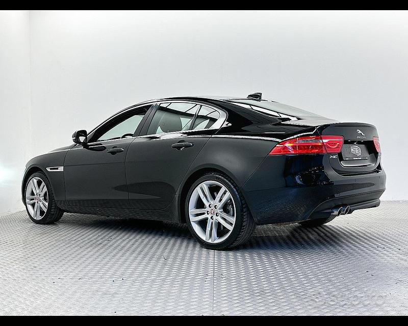 Usata Jaguar XE Prestige 180 CV (132 kW) 2016 Nero Berlina