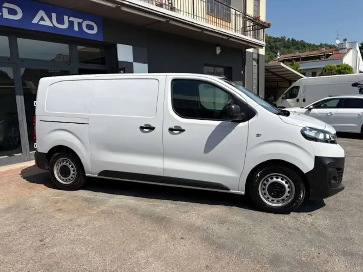 Usata Opel Vivaro-e Combi Enjoy 101 CV (74 kW) 2024 Bianco Monovolume