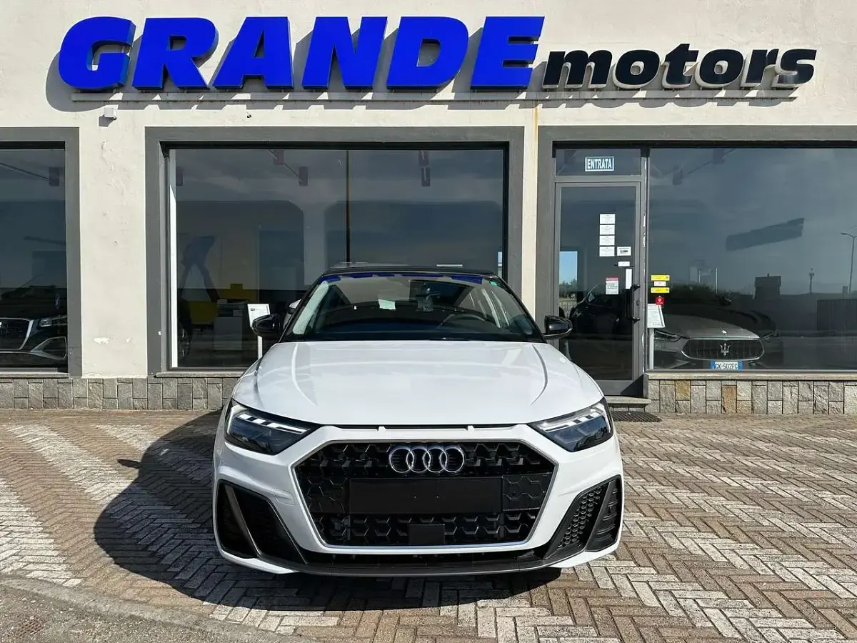 Nuova Audi A1 Sportback S-Line 116 CV (85 kW) 2026 Bianco ghiaccio metallizzato Utilitaria