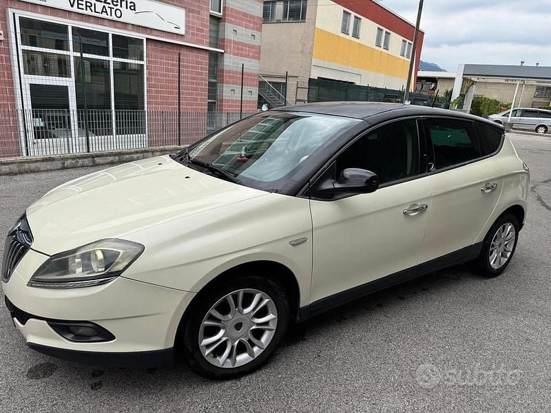 Bianco Usata 2019 Lancia Delta Due volumi | 3800 € - Immagine 1/4