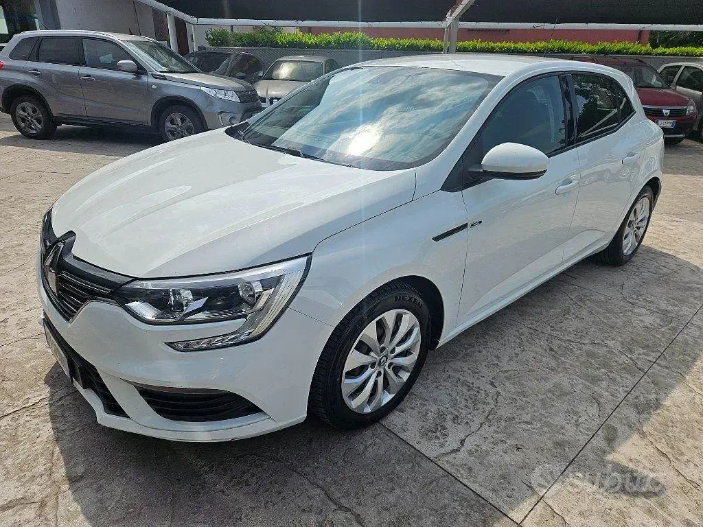 Usata Renault Mégane IV 90 CV (66 kW) 2019 Bianco pastello Berlina