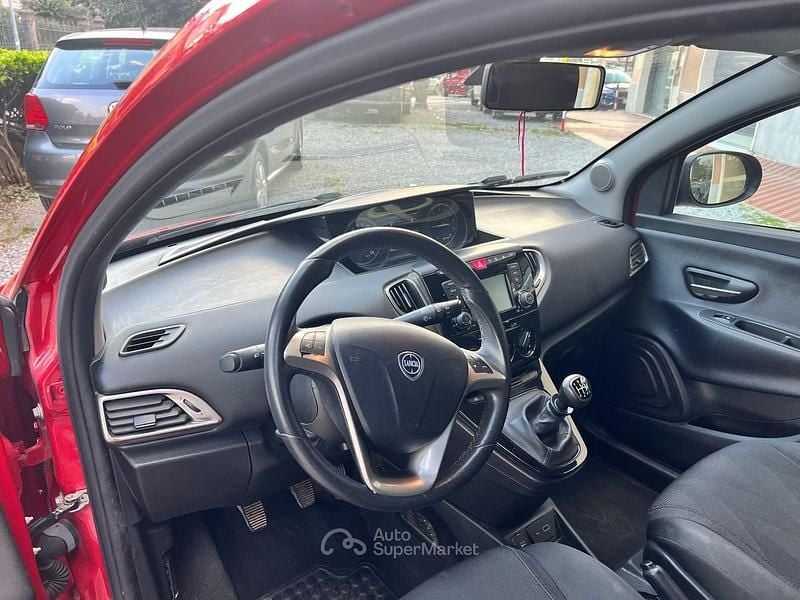 Usata Lancia Ypsilon 69 CV (50 kW) 2021 Rosso Utilitaria