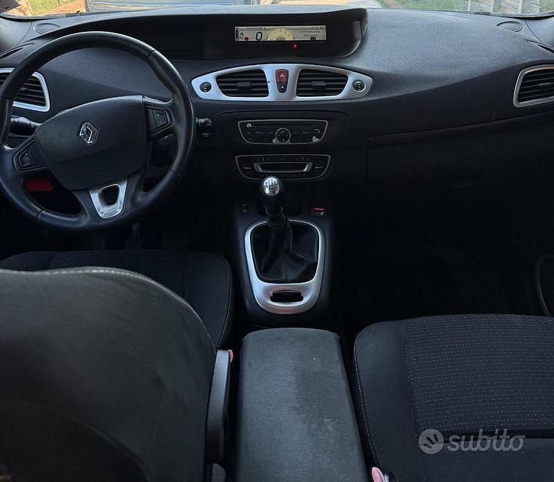 Usata Renault Grand Scénic III 110 CV (80 kW) 2009 Grigio Monovolume