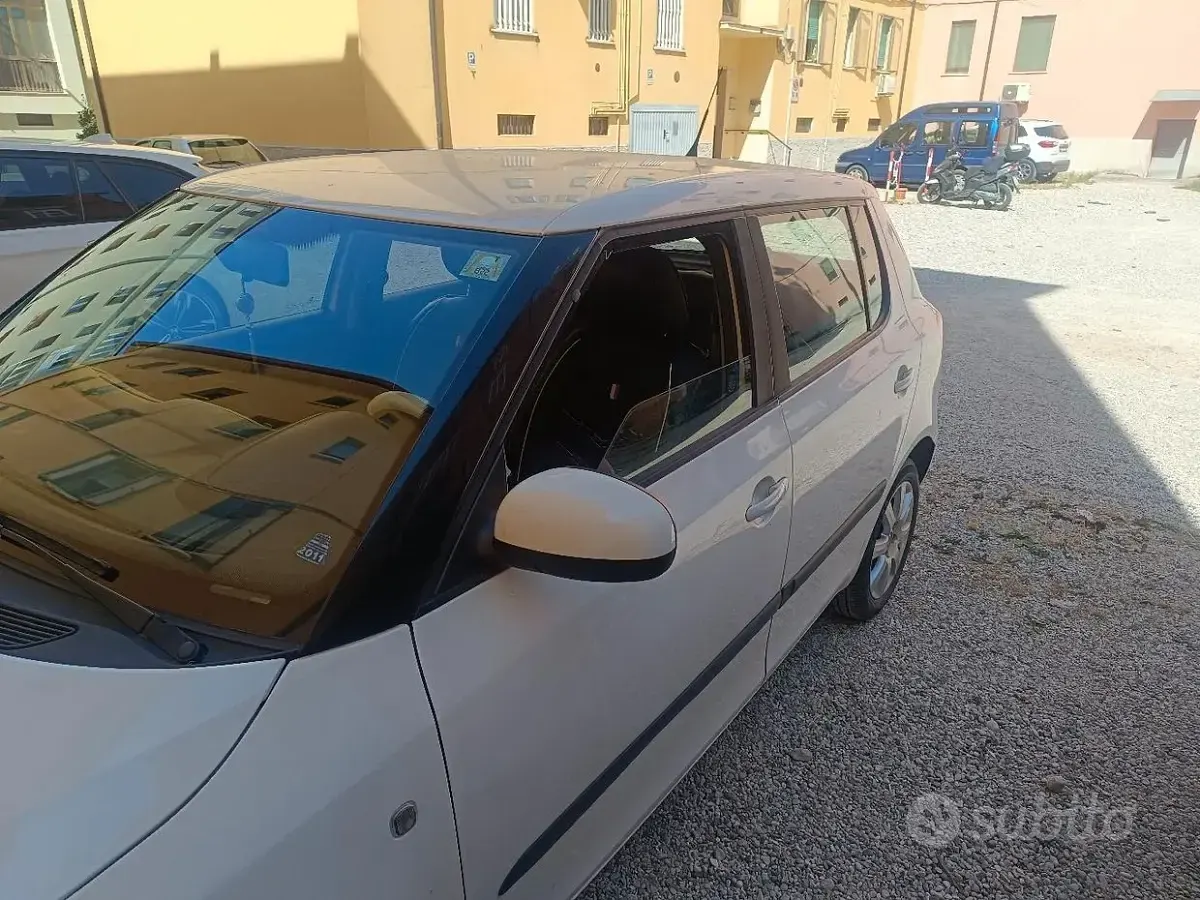Usata Skoda Fabia 69 CV (50 kW) 2010 Bianco Berlina