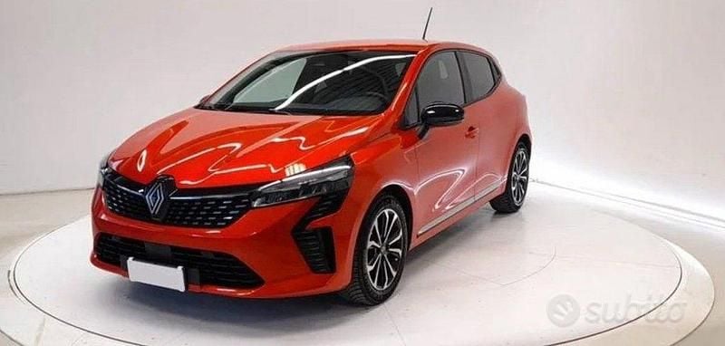 Usata Renault Clio V Techno 101 CV (74 kW) 2024 Orange metallizzato Berlina