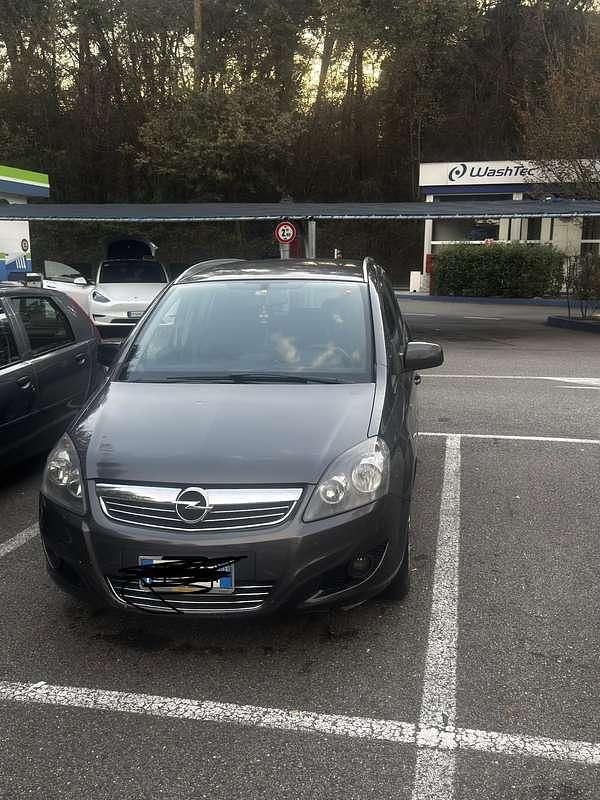 Usata 2012 Opel Zafira Monovolume | 2700 € (Buon prezzo) - Immagine 1/4
