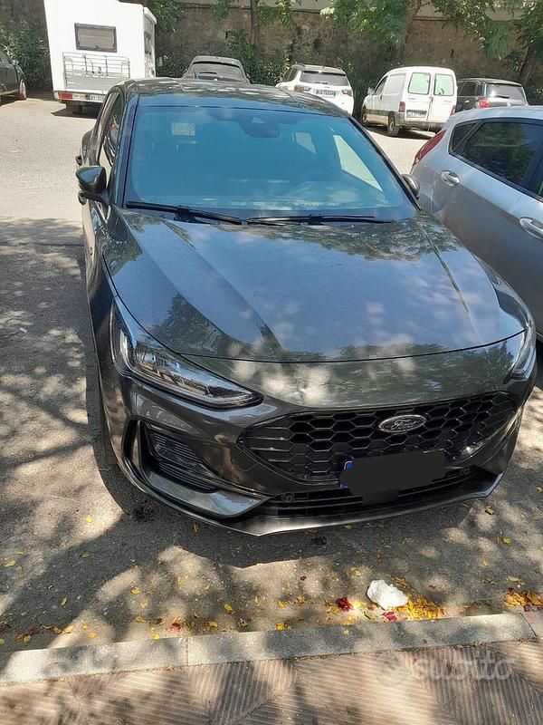 Grigio Usata 2024 Ford Focus ST-Line Berlina | 20.000 € (Ottimo prezzo) - Immagine 1/4