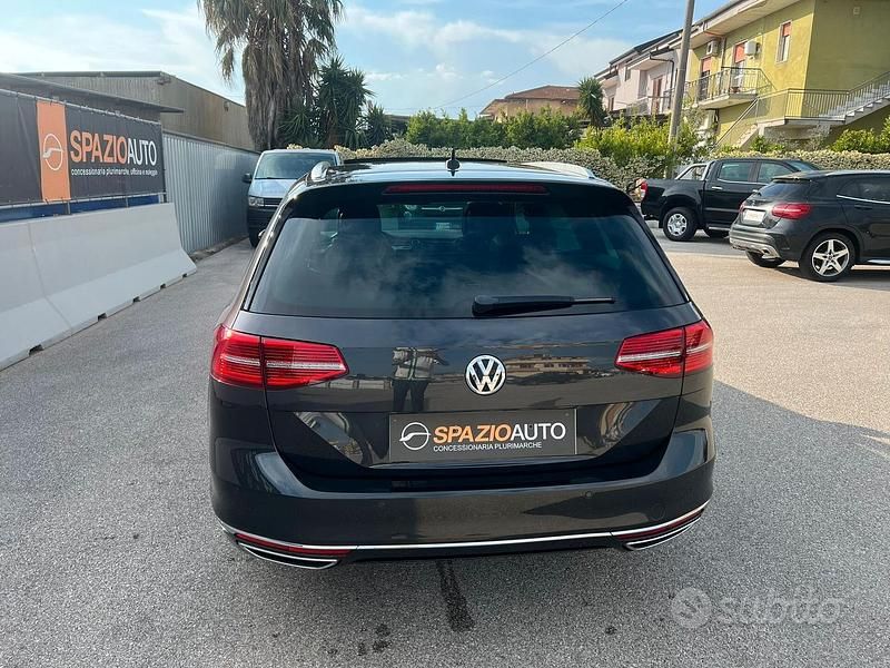 Usata VW Passat R-line 120 CV (88 kW) 2018 Grigio Station wagon