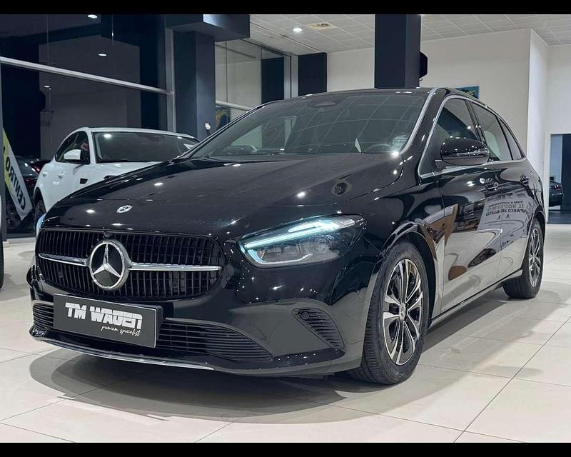Nero Usata 2023 Mercedes B250 Advanced Monovolume | 32.999 € - Immagine 1/4