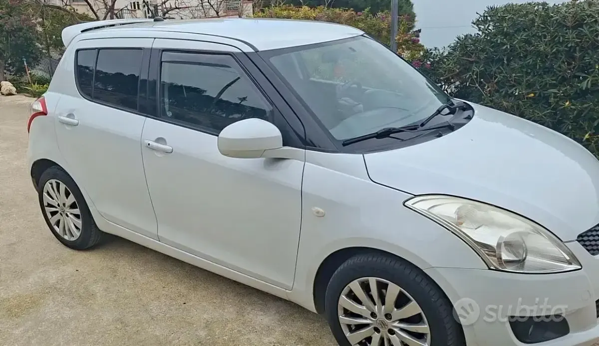 Usata Suzuki Swift 75 CV (55 kW) 2012 Bianco Utilitaria