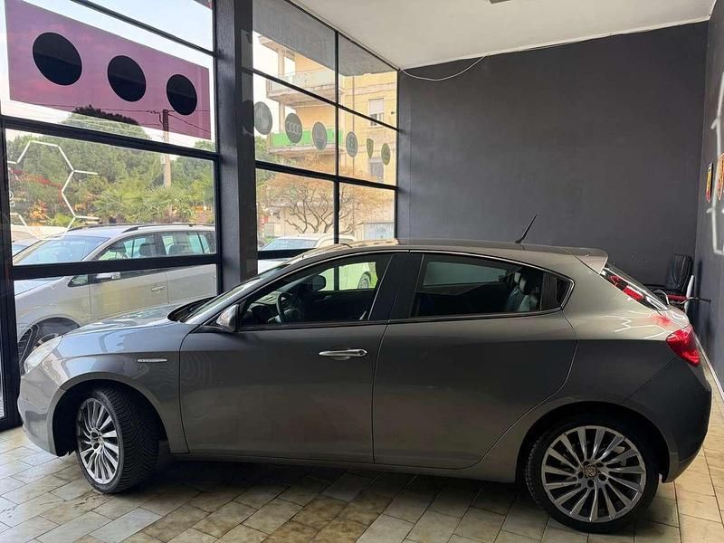 Usata Alfa Romeo Giulietta Exclusive 170 CV (125 kW) 2011 Grigio Utilitaria